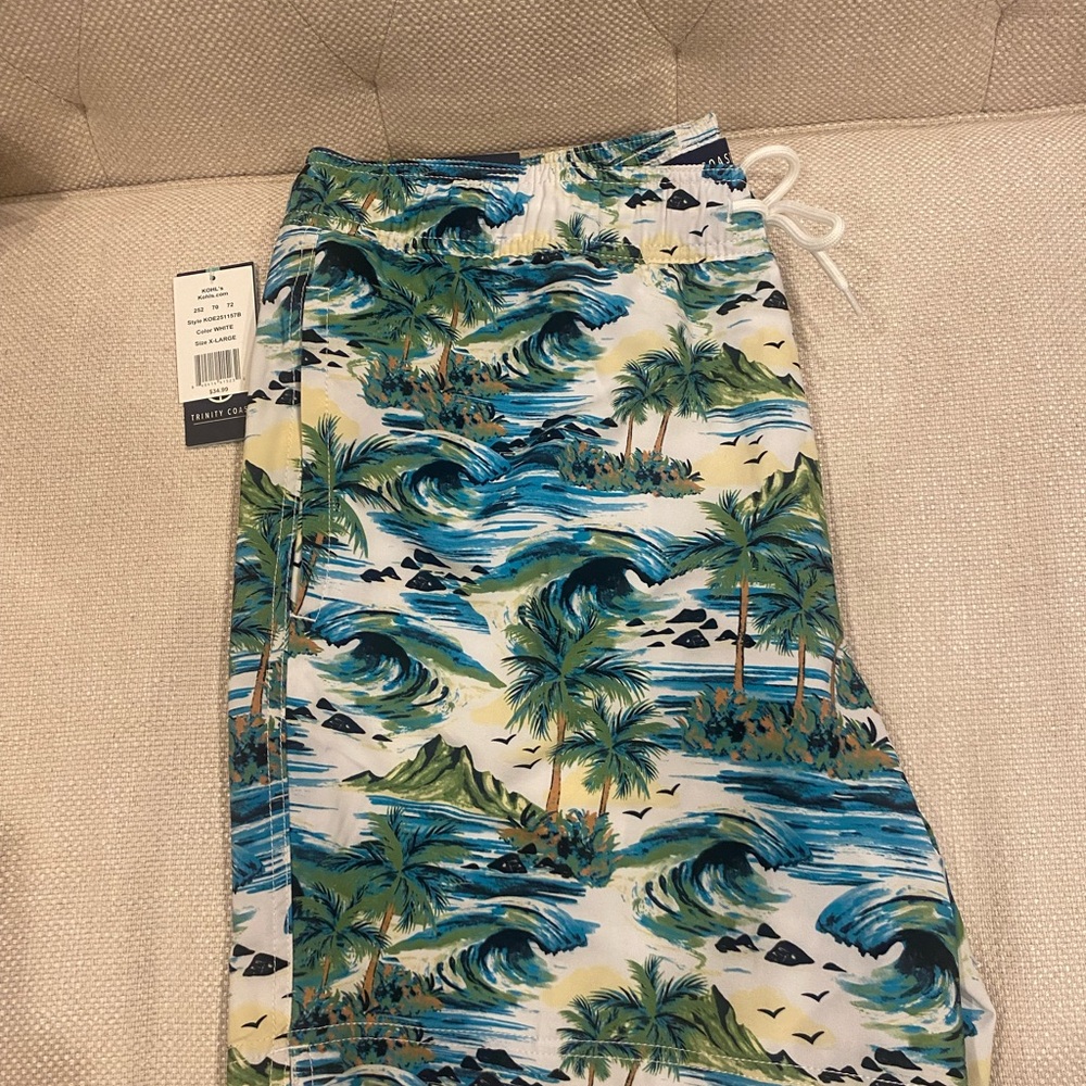 Trinity Coast men’s Blue and Green Tropical Swim Shorts. NWT. XL